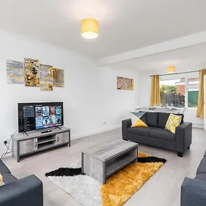 Spacious Modern In Sheffield Todwick