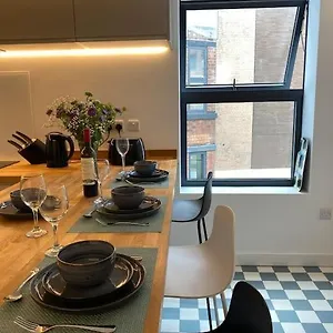 Contemporary Centre 3 Bedroom Sheffield
